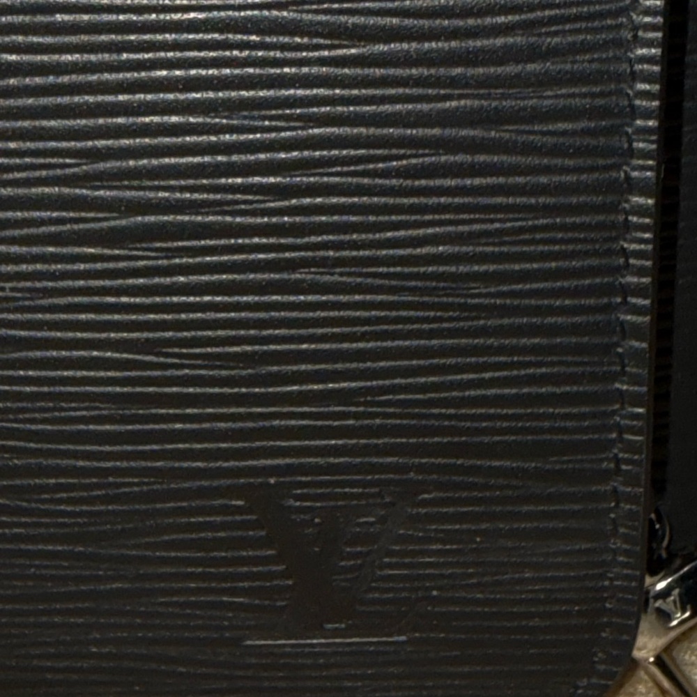 Louis Vuitton Black Neverfull MM Tote Bag (discontinued) - Picture 10 of 16